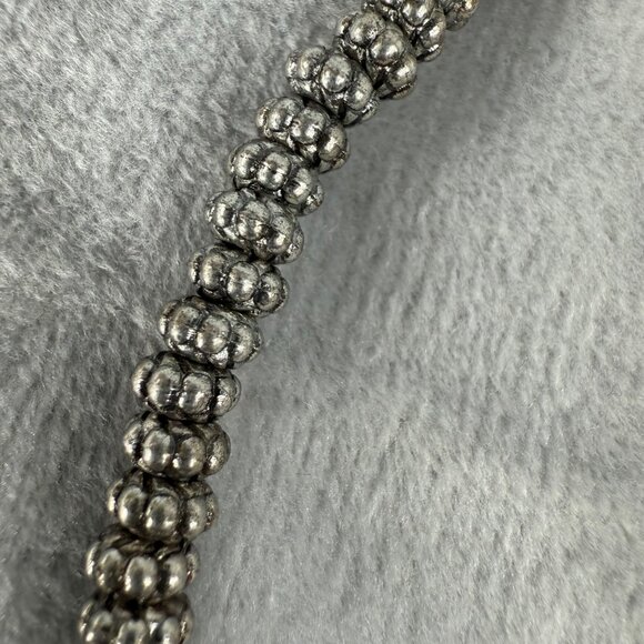 Memory Wire Silver-Tone Choker Length Necklace Ornate Oval Pendant Beaded Accent - Picture 16 of 16